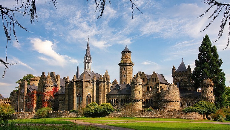 Löwenburg Castle, Kassel (photo by Werner Wilmes - CC BY 2.0)