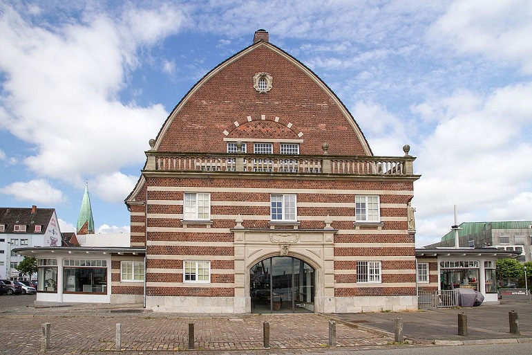 Kiel Maritime Museum Fish Market & Museum Bridge (photo by Matthias Süßen - CC BY-SA 4.0)