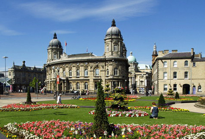 Hull Dock Offices and Queen's Gardens Fountain's Flowerbed, Kingston upon Hull (photo by Andy Beecroft - CC BY-SA 2.0)