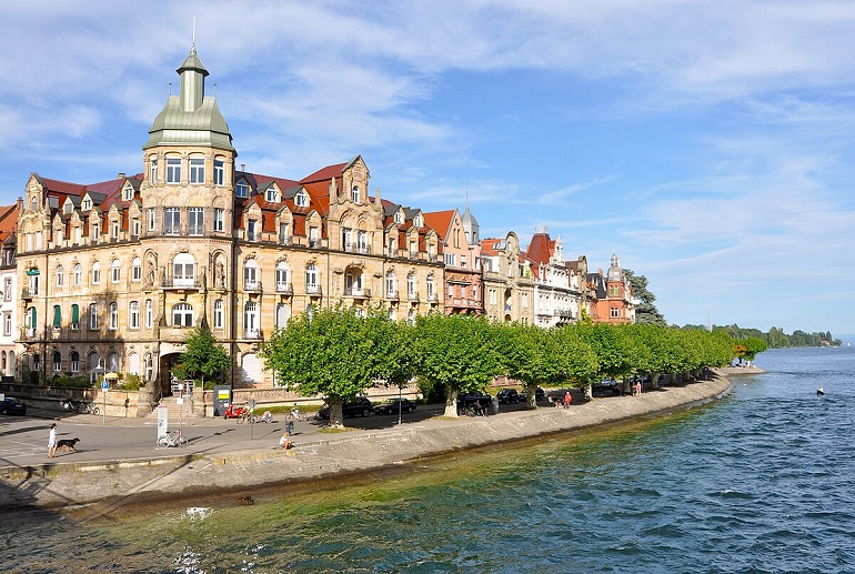 Seestrasse, Konstanz (photo by Achim - CC BY-SA 3.0)