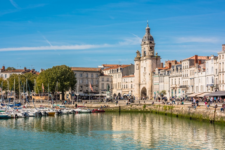 Promenade in the old port of La Rochelle (© Topdeq | Dreamstime.com)