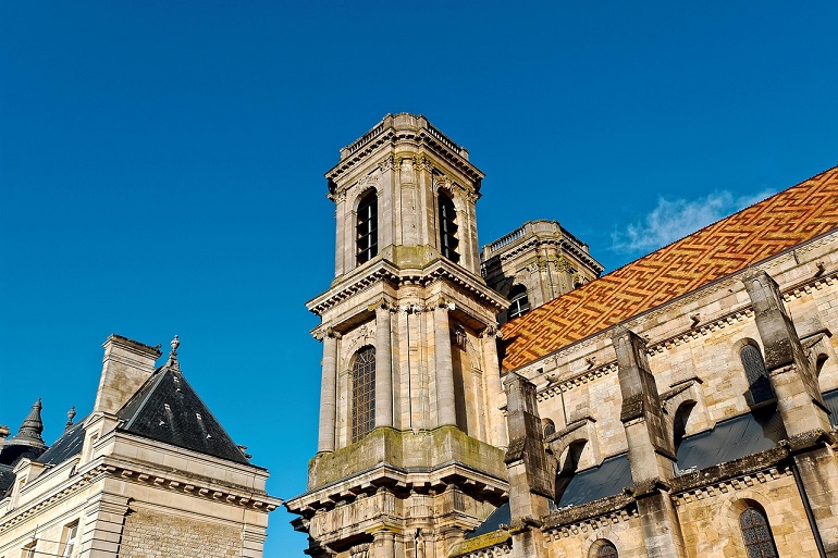 Langres Cathedral (photo by Loyloy Thal from Pixabay)