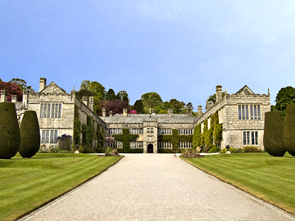 Lanhydrock House (&copy; Darrensharvey | Dreamstime.com)