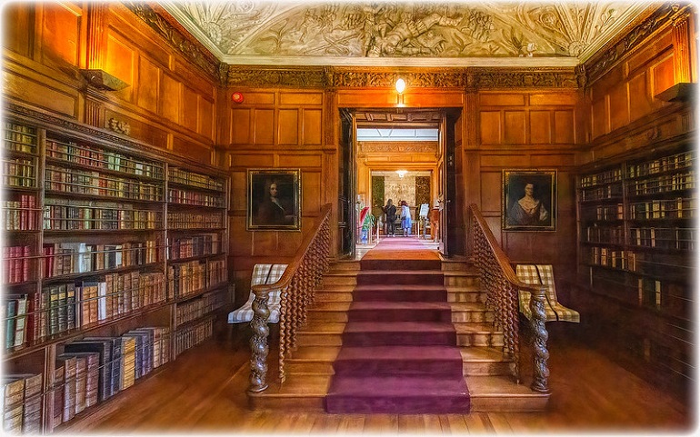 The Long Gallery Entrance, Lanhydrock House (photo by Rick Massey - CC BY 2.0)