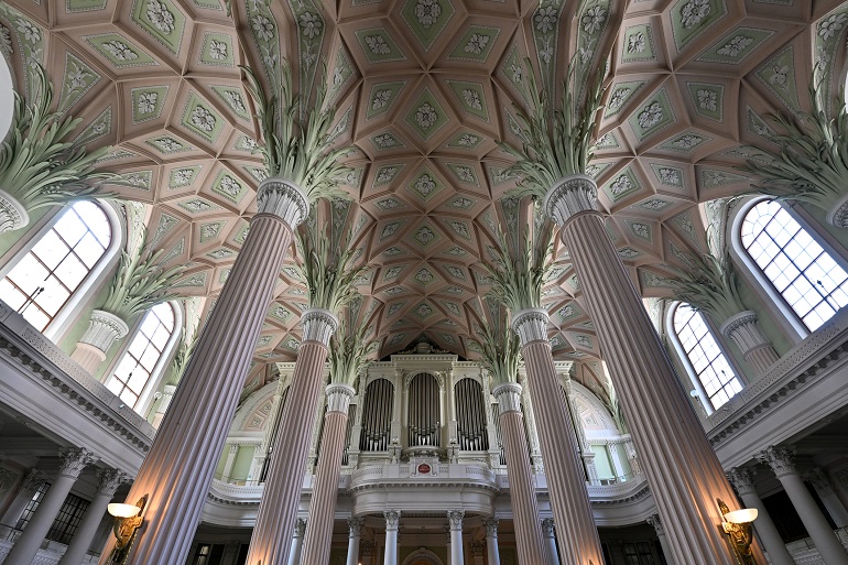 Interior of St. Nicholas Church, Leipzig (© Demerzel21 | Dreamstime.com)