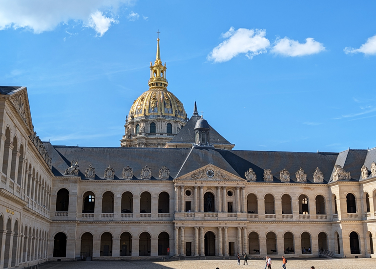 Courtyard of Les Invalides, Paris (© Eupedia.com)