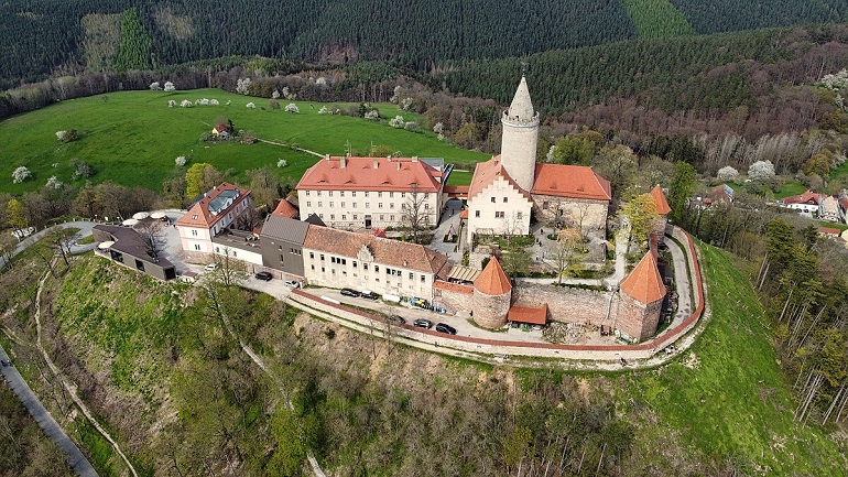 Leuchtenburg Castle (photo by RealPixelStreet - CC BY-SA 4.0)