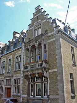 New castle of Limbourg (&copy; Eupedia.com)
