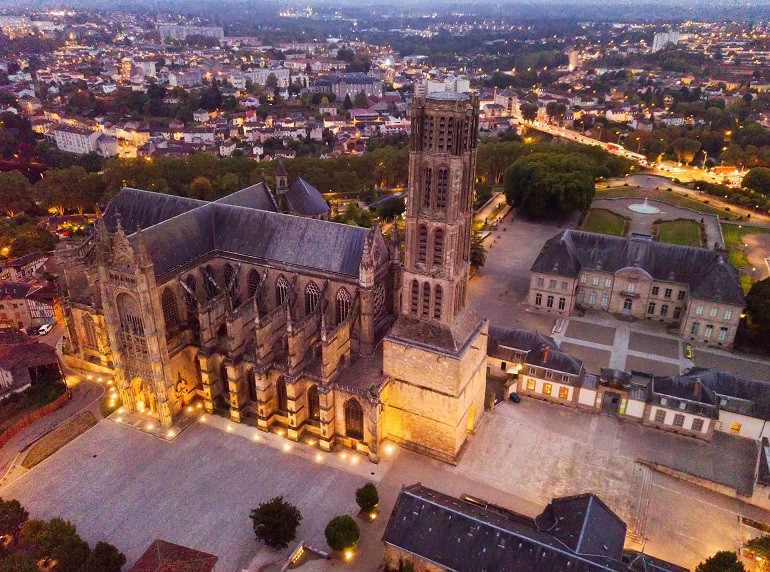 Limoges Cathedral (© Iakov Filimonov  | Dreamstime.com)