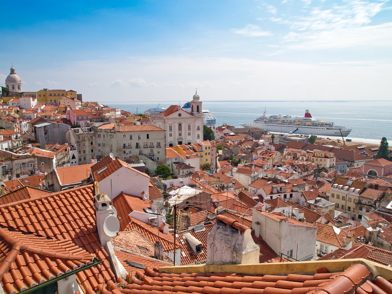 Panorama of the old town, Lisbon (© Silvy K. - Fotolia.com)