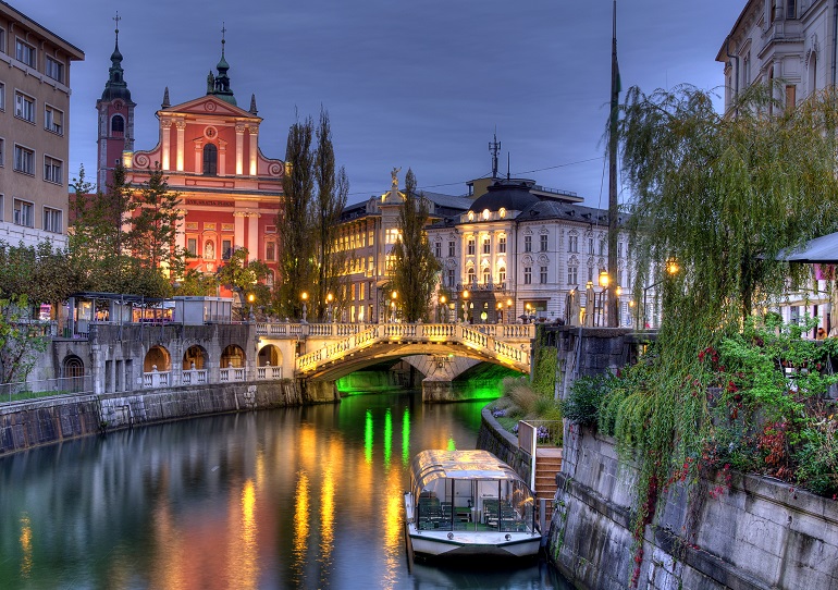 Triple Bridge and Franciscan Church on Prešeren Square, Ljubljana (© Kemaltaner | Dreamstime.com)