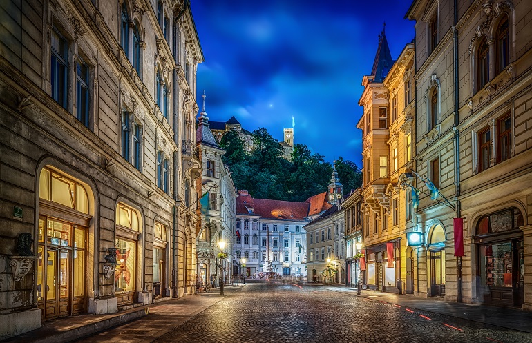 View of the Stritarjeva street with Ljubljana Castle at night (© Yevhenii Tryfonov | Dreamstime.com)