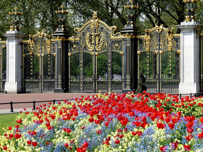 Canada Gate, Green Park, London (photo by GraceKelly - CC BY-SA 3.0)
