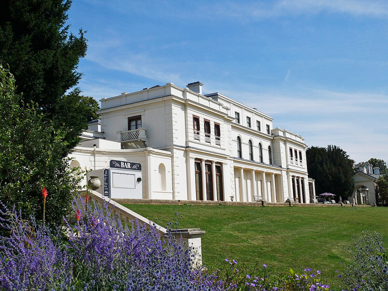 Mansion of Gunnersbury Park, London (photo by Ethan Doyle White - CC BY-SA 4.0)