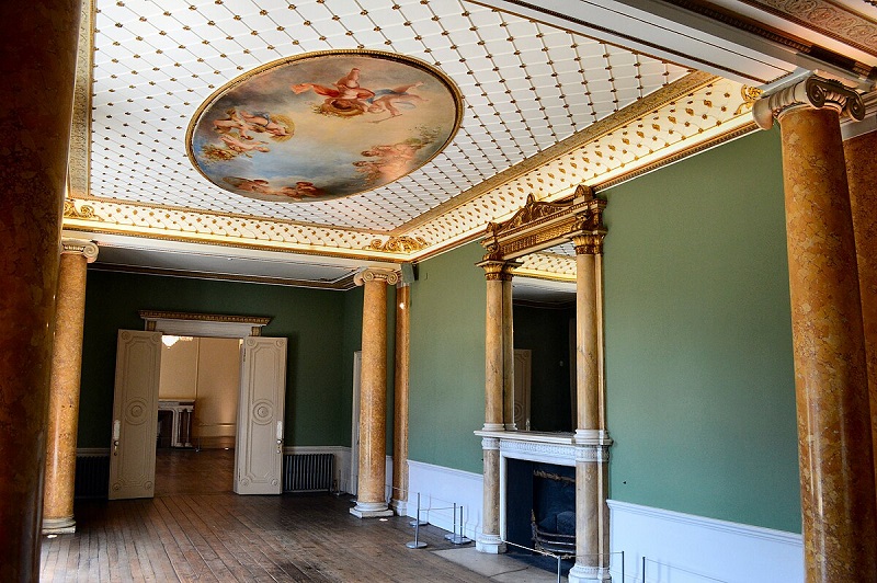 The Long Gallery, Gunnersbury House, London (photo by AndyScott - CC BY-SA 4.0)