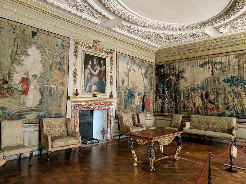 Queen's Bedchamber, Ham House, London (photo by Isaksenk - CC BY-SA 4.0)