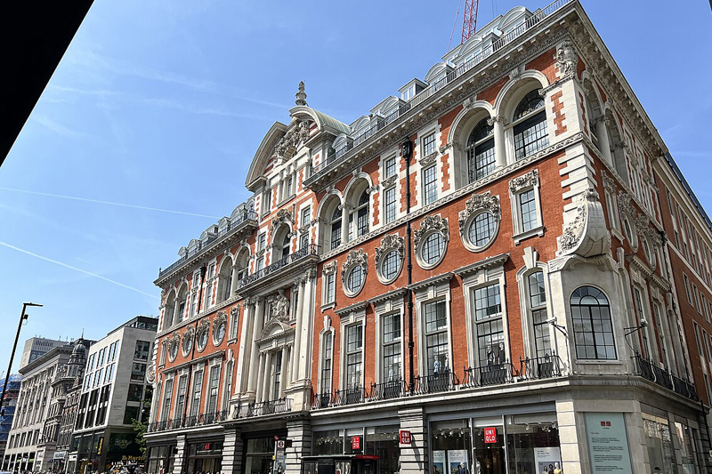 Oxford Street, London (photo by Andrew Abbott - CC BY-SA 2.0)