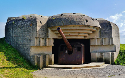 Longues-sur-Mer, Normandy, France (photo by Zairon - CC BY-SA 4.0)