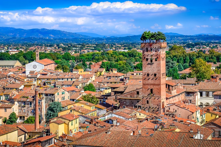 Panorama of Lucca with the Guinigi Tower (© Martin Molcan | Dreamstime.com)