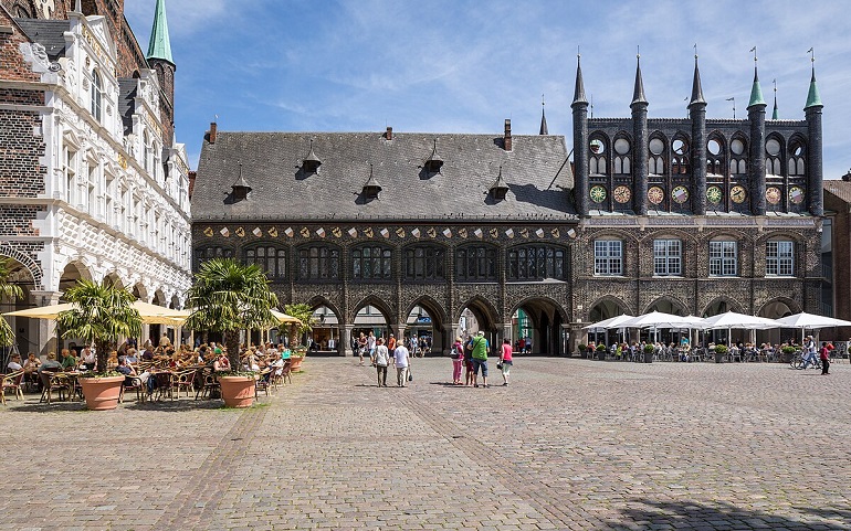 Town Hall of Lübeck (photo by JoachimKohlerBremen - CC BY-SA 4.0)