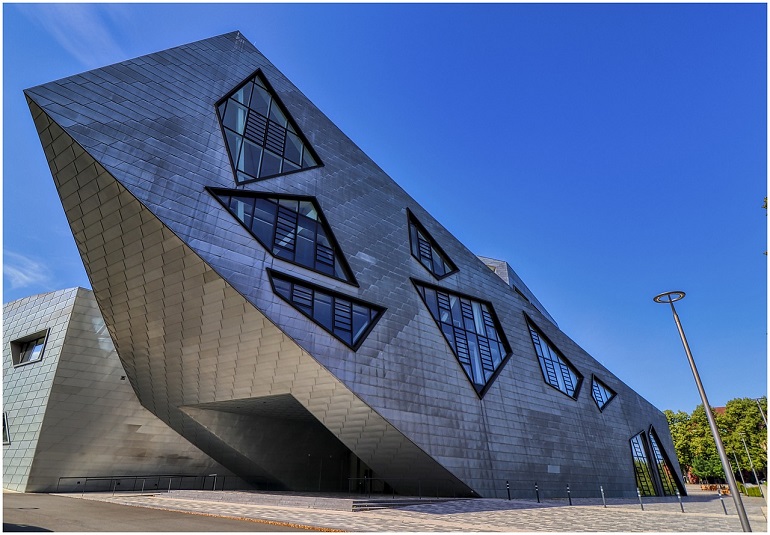 University of Lüneburg (photo by WorldInMyEyes from Pixabay)
