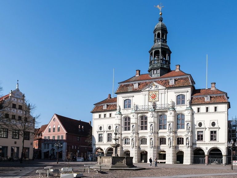 Town Hall, Lüneburg (photo by Wolfgang Weiser - pexels.com)