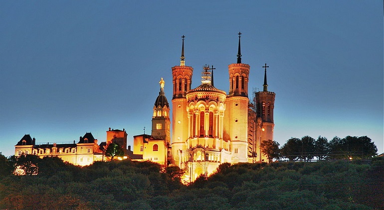 Basilique Notre-Dame de Fourvière, Lyon (photo by Elwood j blues - CC BY-SA 3.0)