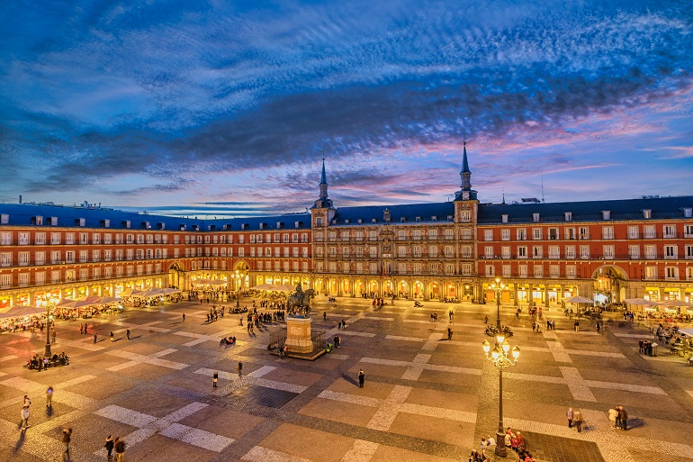 Plaza Mayor, Madrid (ID 248752271 © Noppasin Wongchum | Dreamstime.com)
