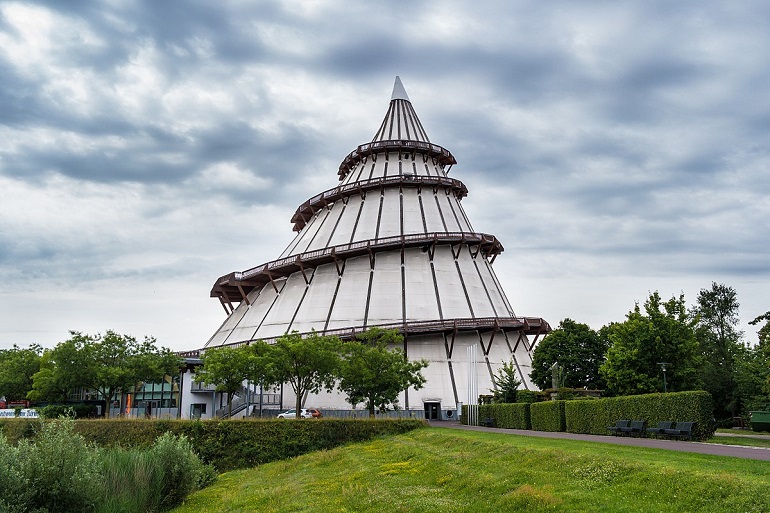 Millennium Tower, Magdeburg (photo by Kreuz und quer durch deutschland - CC BY-SA 4.0)