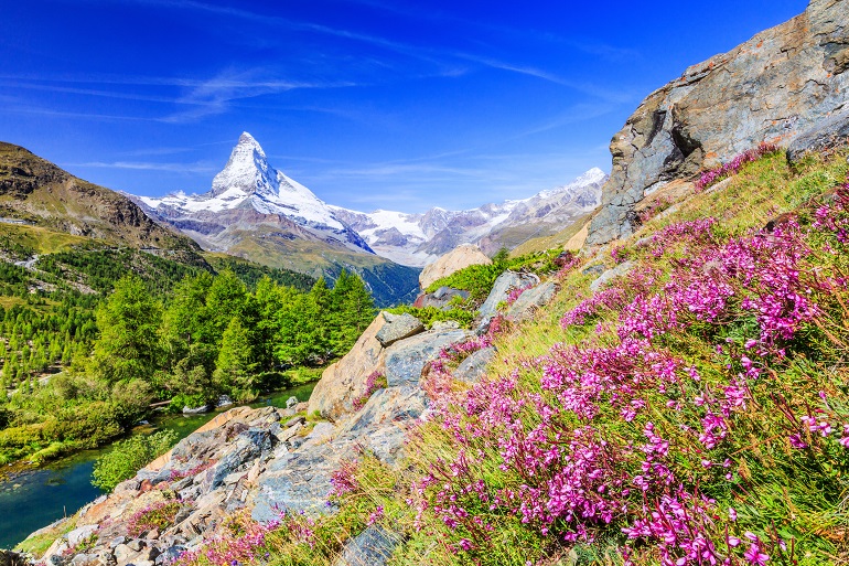 Matterhorn mountain near Grindjisee Lake (© Sorin Colac | Dreamstime.com) Matterhorn mountain near Grindjisee Lake (© Sorin Colac | Dreamstime.com)