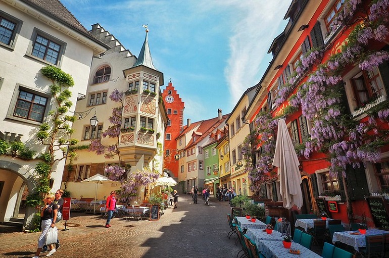 Market Square, Meersburg (photo by Stefan Jurca - CC BY 2.0)
