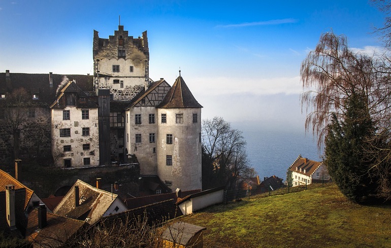 Meersburg Castle (photo by Tommy from Pixabay)