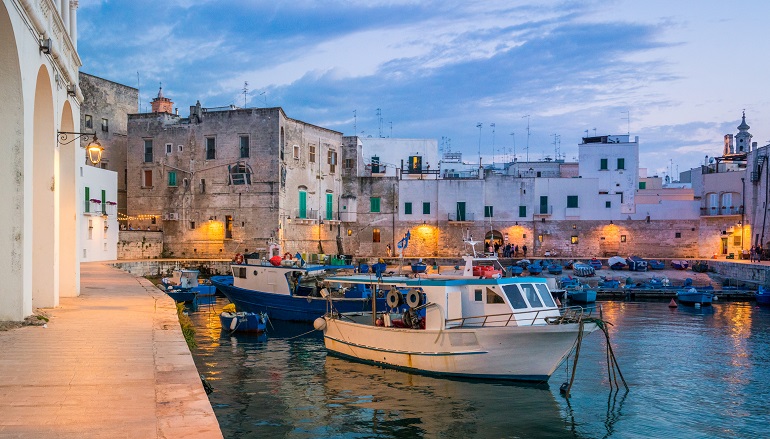 Old Harbour of Monopoli (© e55evu | Dreamstime.com)