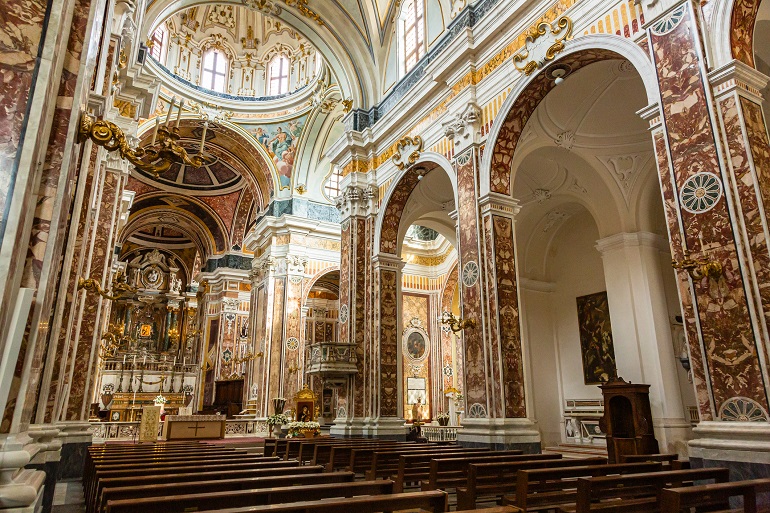 Interior the Cathedral of Monopoli (© Kyohei Miyazaki | Dreamstime.com)
