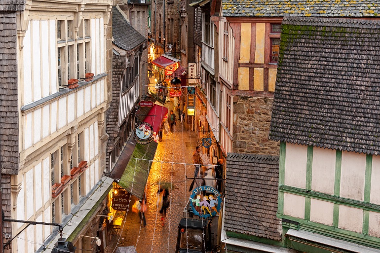 Streets of Mont Saint-Michel (� Natalia Bratslavsky - Dreamstime.com)