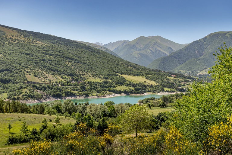 Lake Fiastra, Monti Sibillini National Park (© Workingonadream | Dreamstime.com)