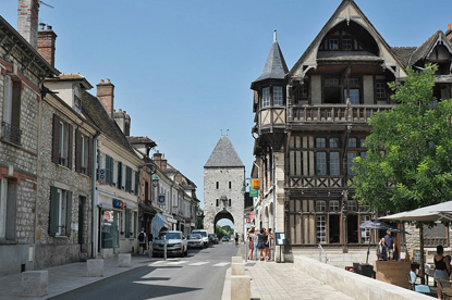 Moret-sur-Loing, Seine-et-Marne (photo by GFreihalter - CC BY-SA 4.0)
