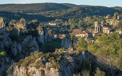 Cirque de Mourèze, Languedoc-Roussillon (photo by Christian Ferrer - CC BY-SA 3.0)