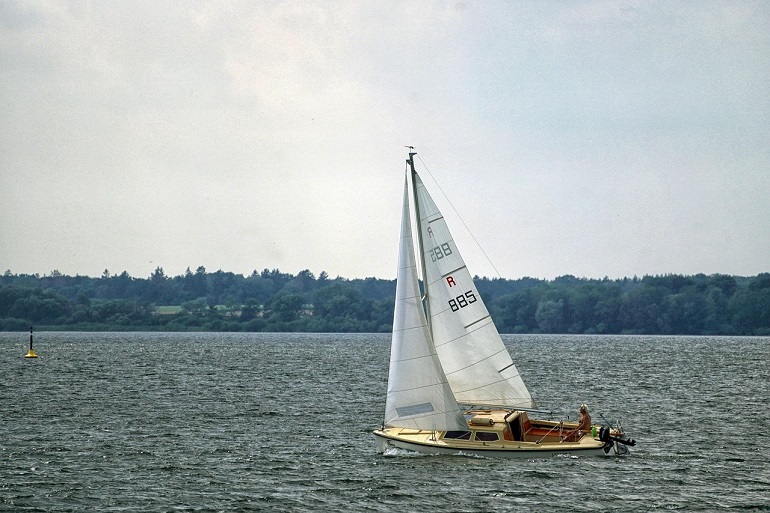 Sailboat, Müritz National Park (photo by Markus Kammermann from Pixabay)
