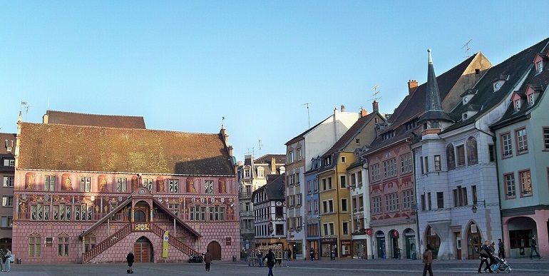 Town Hall on Place de la Réunion, Mulhouse (photo by Marianne Casamance - CC BY-SA 3.0)
