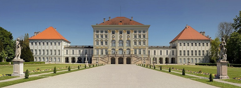 Nymphenburg Palace in Munich (photo by Richard Bartz, Munich aka Makro Freak Derivative work: Crassic - CC BY-SA 2.5)