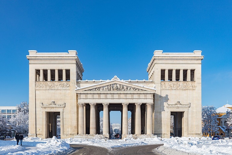 Propyläen on Königsplatz, Munich (photo by Diego Delso - CC BY-SA 4.0)
