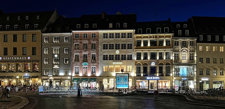 Max-Joseph-Platz, Munich (photo by Burkhard Mücke - CC BY-SA 4.0)