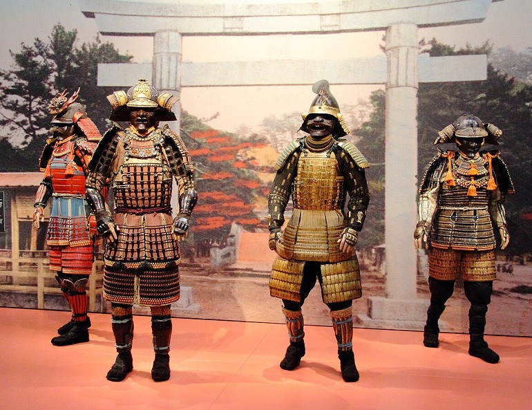Samurai armours at the Kunsthalle in Munich (photo by Rabe! - CC BY-SA 4.0)