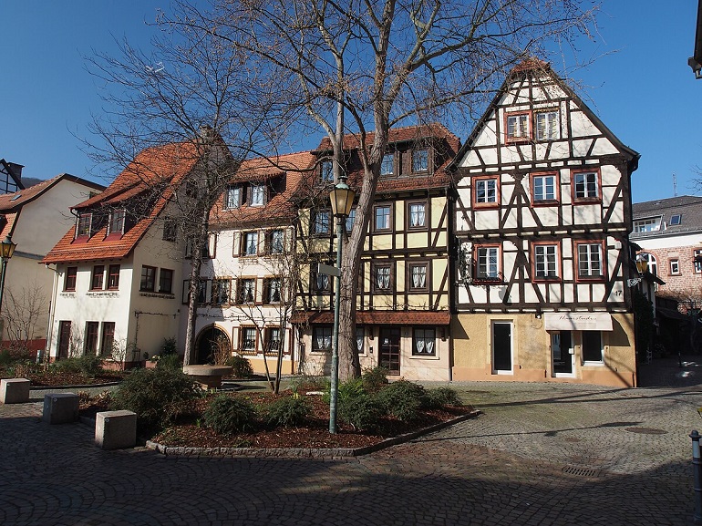 Zwerchgasse, Neustadt an der Weinstrasse (photo by Alf van Beem)