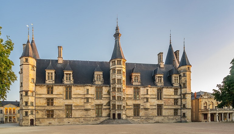 Ducal Palace, Nevers (photo by Krzysztof Golik - CC BY-SA 4.0)