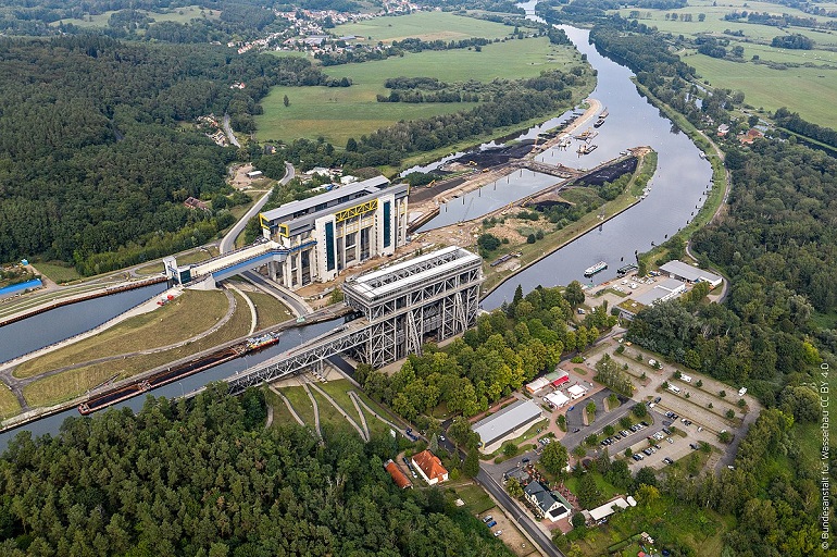 Niederfinow Boat Lift (photo by Federal Waterways Engineering and Research Institute - Bauzustand Neues Schiffshebewerk Niederfinow - CC BY 2.0)