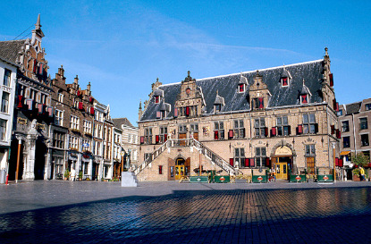Market Square, Nijmegen (photo by Andreas Schmidt - Creative Commons Licence)