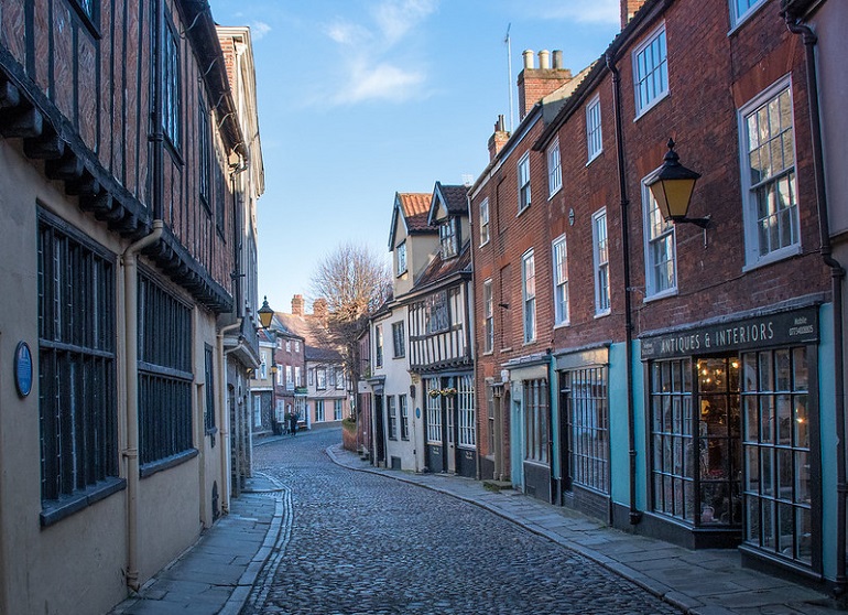 Elm Hill, Norwich (photo by Michael John Button - CC BY 2.0)