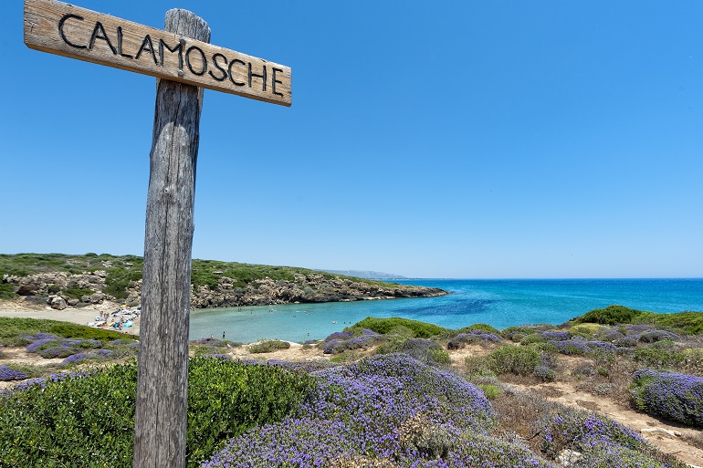 Calamosche beach in the Vendicari Nature Reserve near Noto (© Izanbar | Dreamstime.com)
